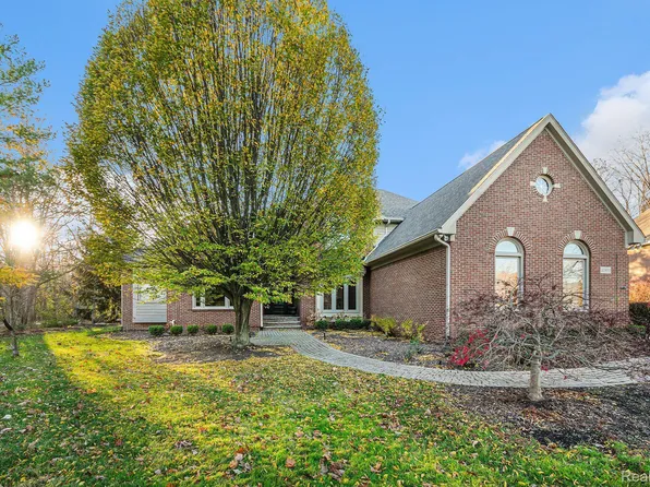 22451 Kensington, Novi, MI 48374