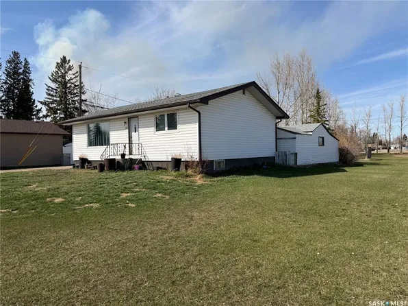 128 9th AVENUE E, Melville, SK S0A 2P0
