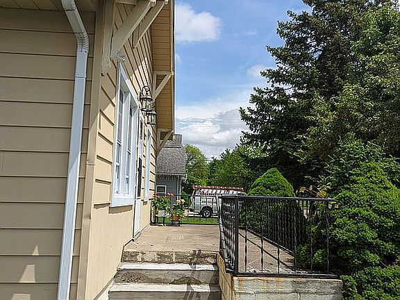 3rd image of 15885 Edsel Dr