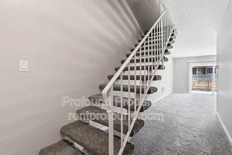 2 bed, 1.5 bath, 1010 sqft, $1,745 — Photo 3