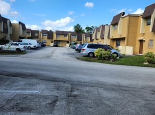 5668 Blueberry Ct #17, Fort Lauderdale, FL 33313