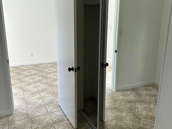 3rd image of 934 Simmons Ave #1/4