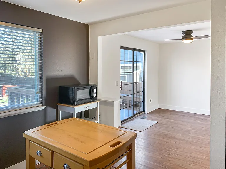 251 W Sycamore Ln — Photo 4
