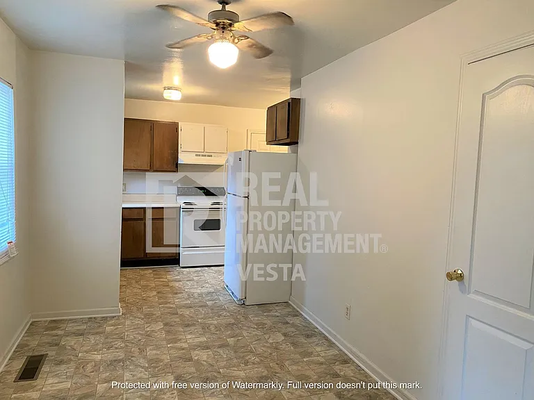 627 Maplewood Dr — Photo 3