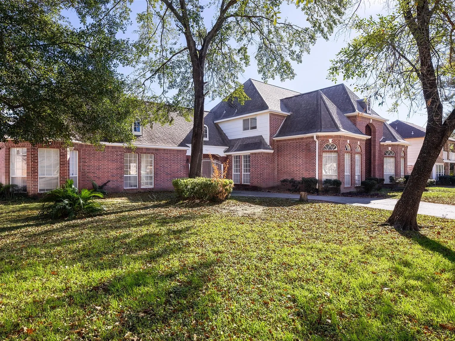 4 bed, 3.5 bath, 3548 sqft, $3,200 — Photo 2