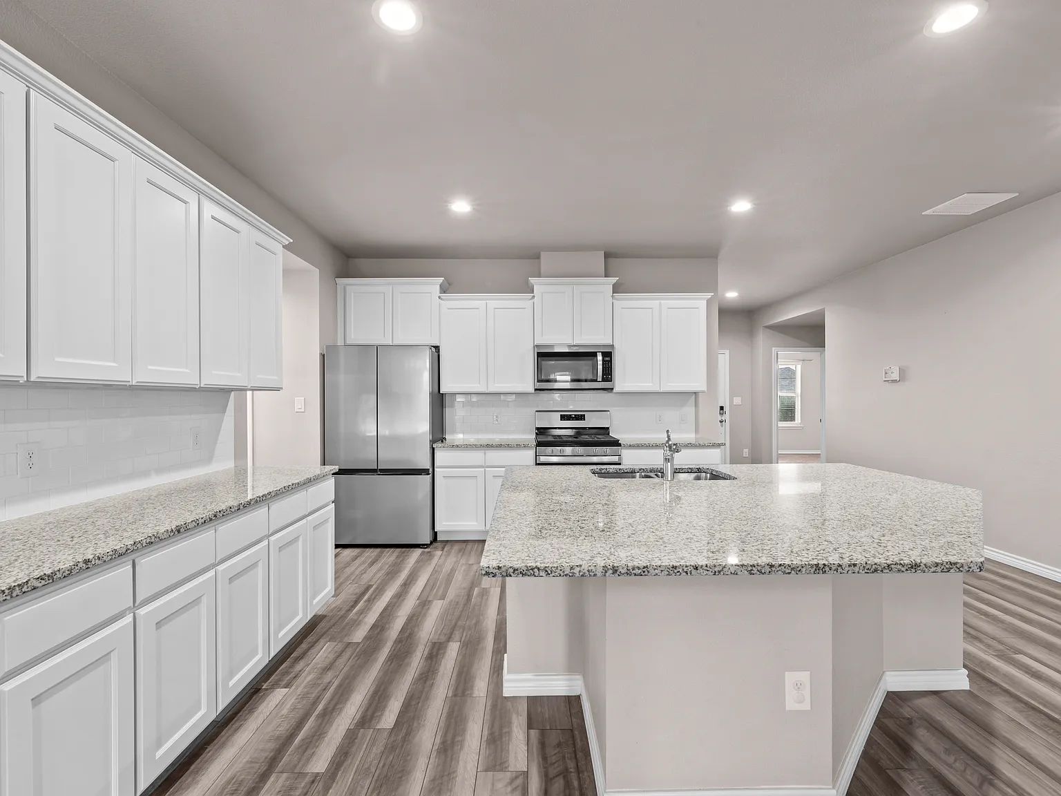 4 bed, 2047 sqft, $2,550 — Photo 4
