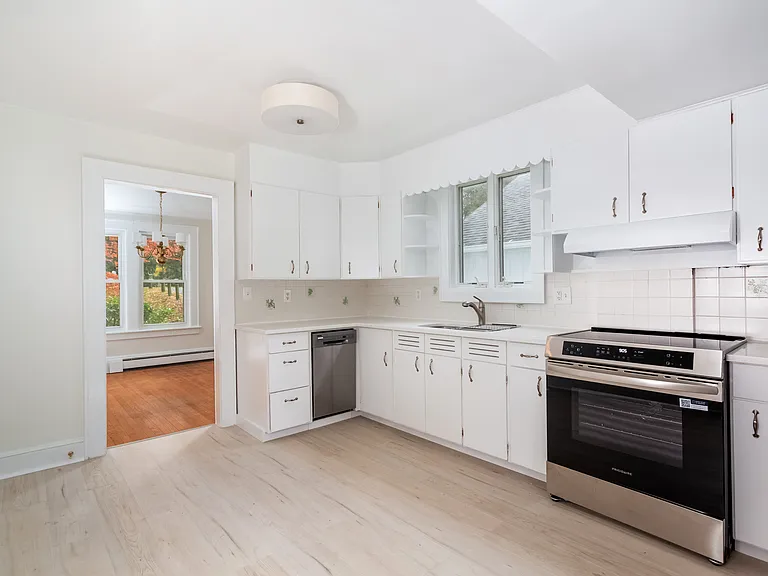 31 Hillandale Rd — Photo 22