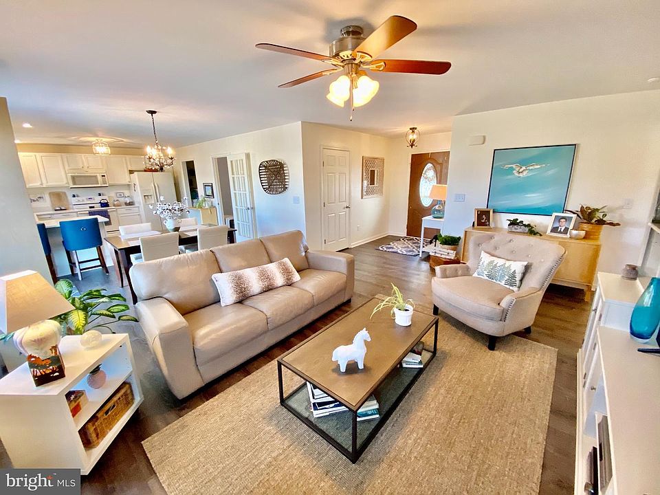 1st image of 10710 Crescent Shores Dr