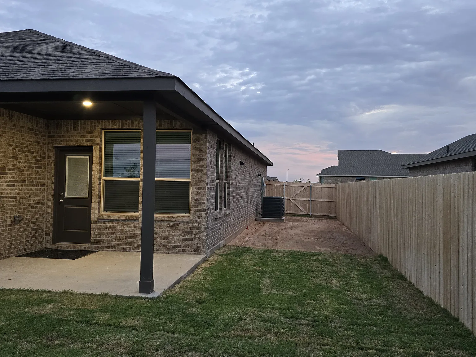 4 bed, 1837 sqft, $3,200 — Photo 2