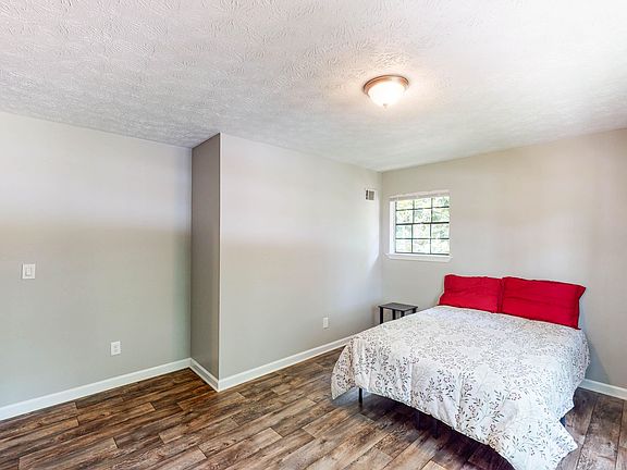 5th image of 488 Paul St #12767967