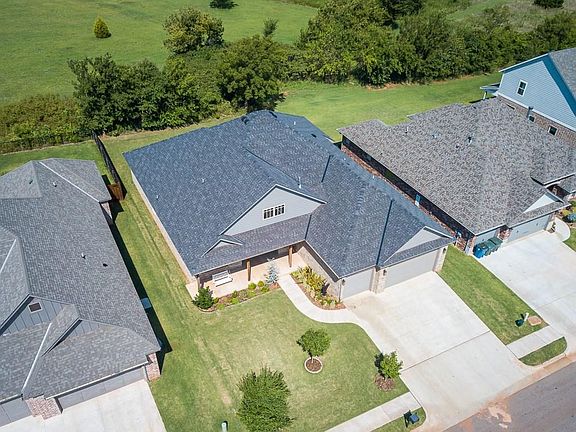 2nd image of 2309 Bretton Ln