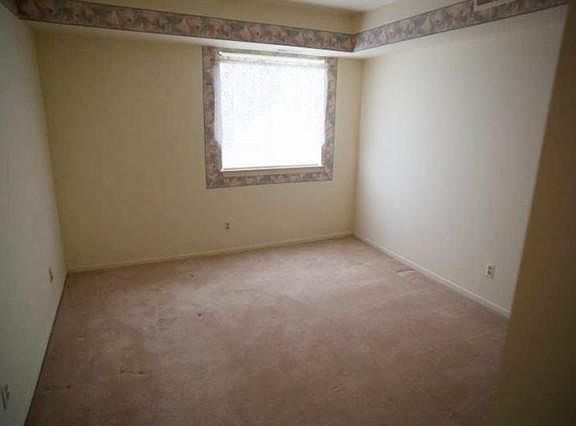 3rd image of 705 Clubhouse Dr