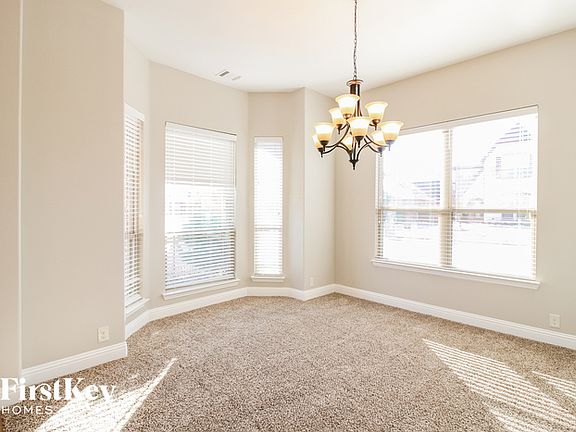 4th image of 1120 Stampede Dr