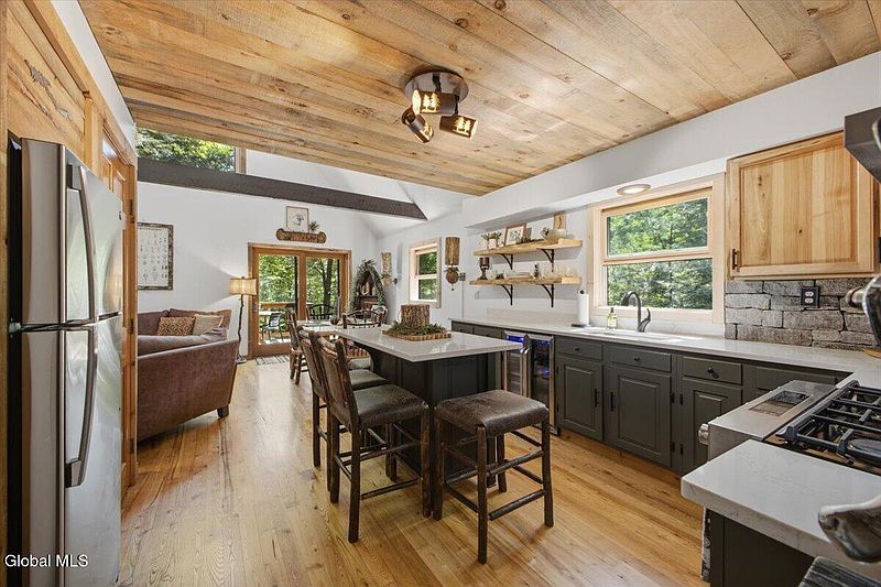 5th image of 6 Ridgewood Court