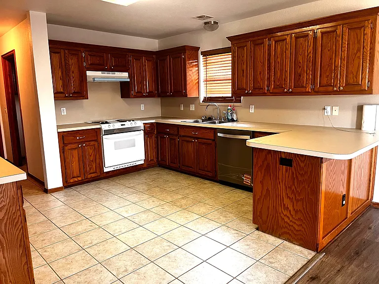 715 E Forest Court Ln — Photo 22