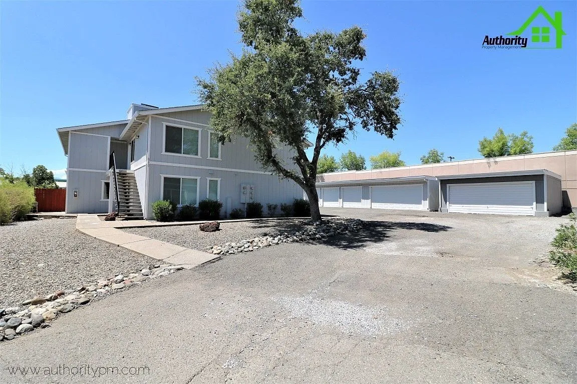 2 bed, 1.0 bath, 950 sqft, $1,195 — Photo 1