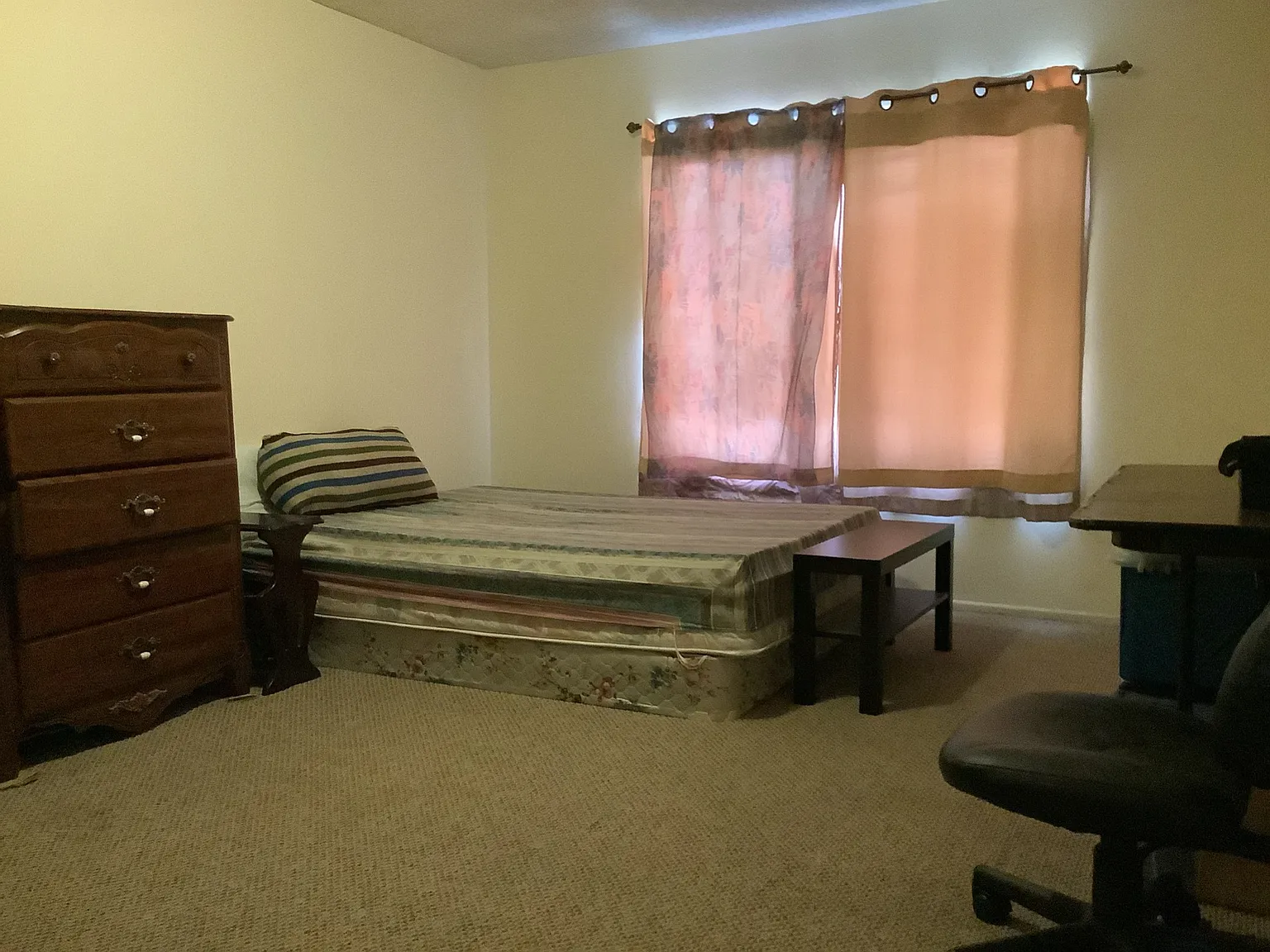3 bed, 2.5 bath, 1861 sqft, $1,050 — Photo 3