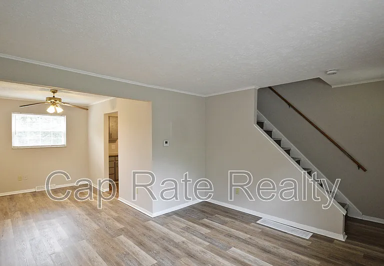 1226 Parkview Dr — Photo 5