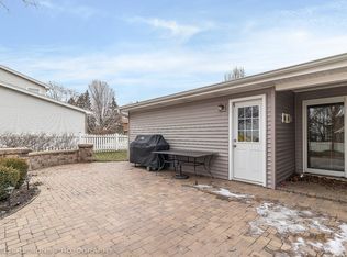 23W326 Woodcrest Ct E, Naperville, IL 60540