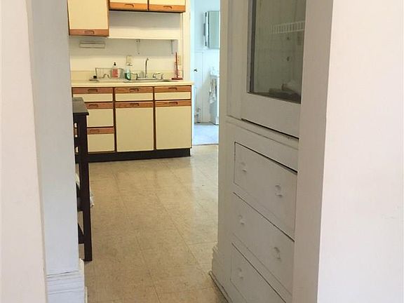5th image of 9 Woodlawn Ave #2F