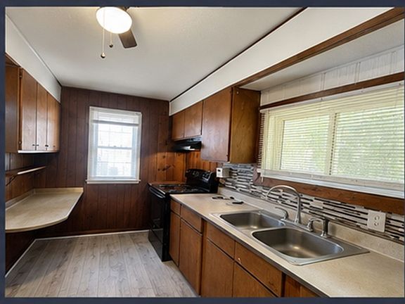 4th image of 147 Laura Ave