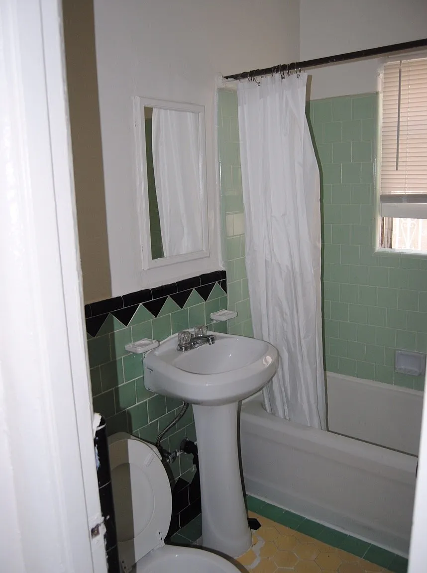 Studio, 350 sqft, $1,267 — Photo 2