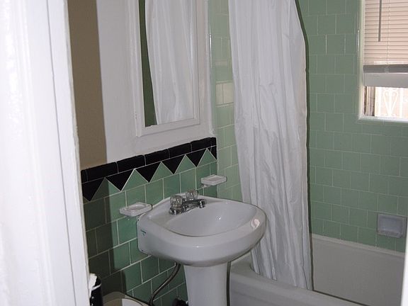 4th image of 455 N Genesee Ave #D