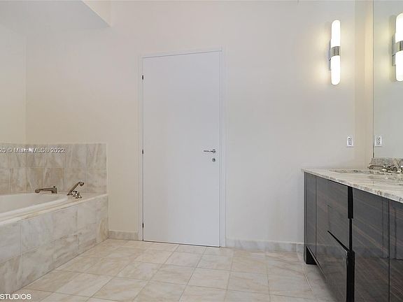 5th image of 50 S Pointe Dr APT 1405