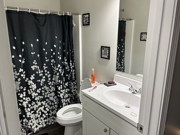 5th image of 528 Cherry St