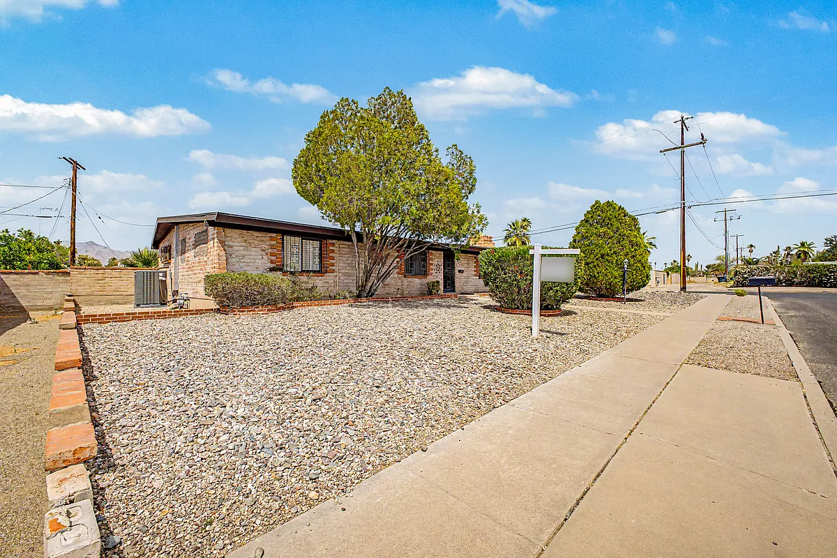Building Photo - 5261 E Rosewood St