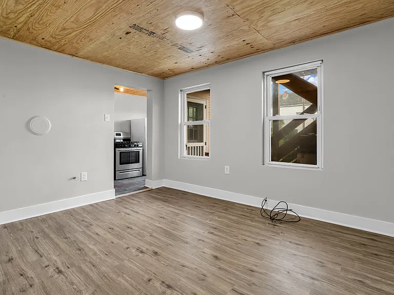 141 W 10th Ave #4 — Photo 5