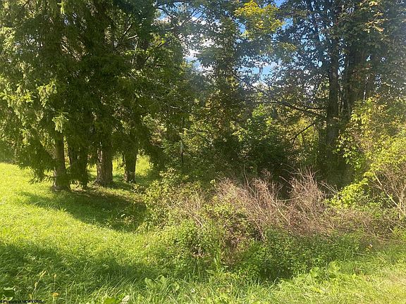4th image of Linda Ln