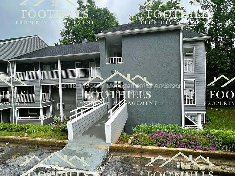 612 Northlake Dr — Photo 1
