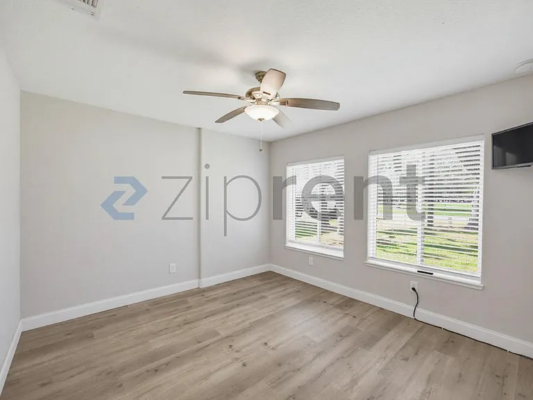 518 E King St — Photo 20