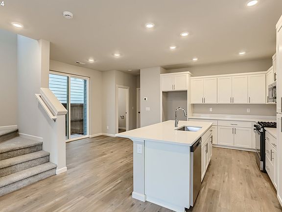 5th image of 3667 SE Balboa Ln