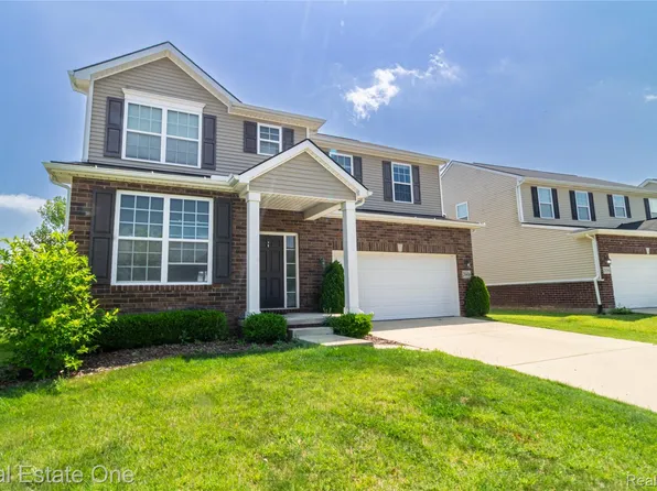 28406 Oakmonte Cir E, New Hudson, MI 48165