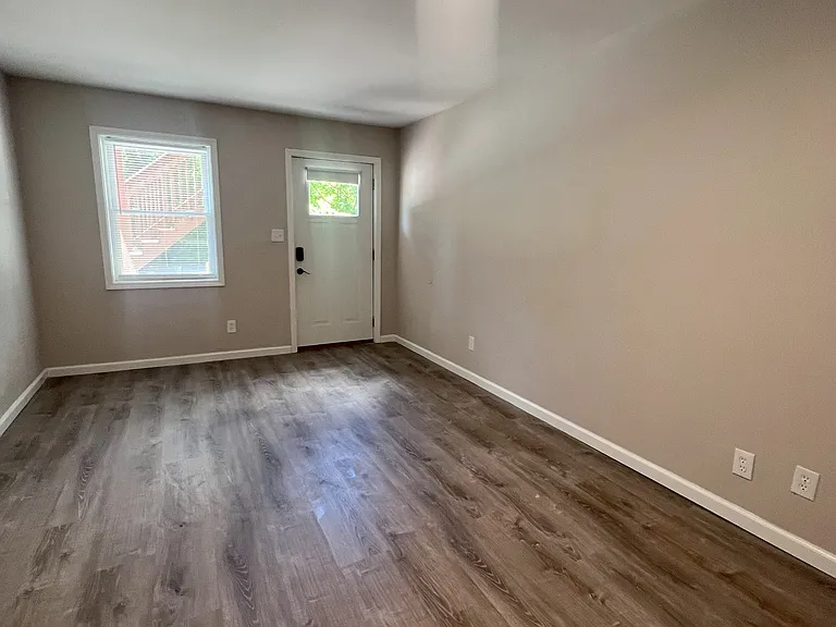 5015 Jacksboro Pike #H — Photo 3
