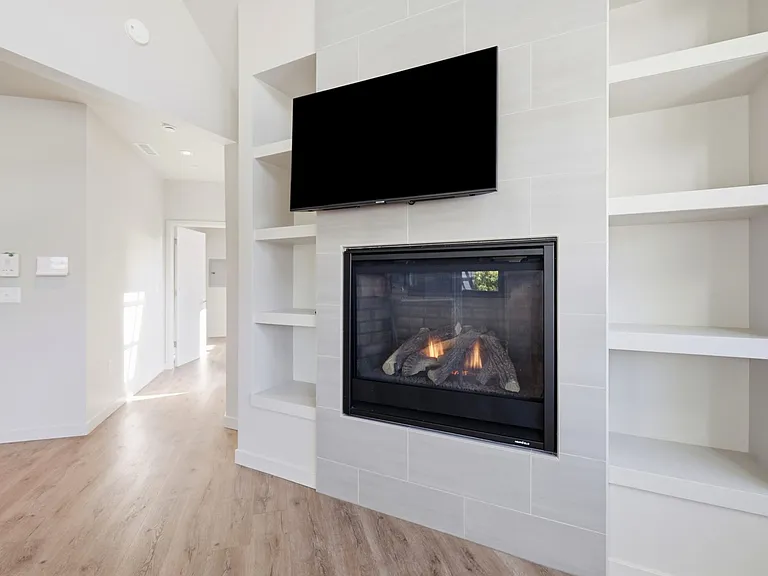 Upscale Westside Living! Spacious 2BD/2BA Above Copal Restaurant — Photo 18
