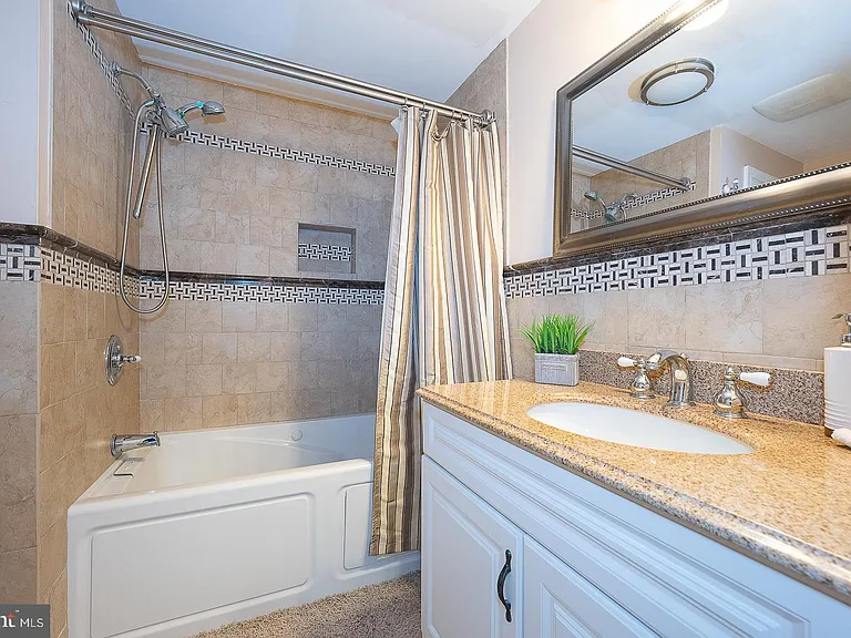 1099 Armstrong Ct — Photo 42