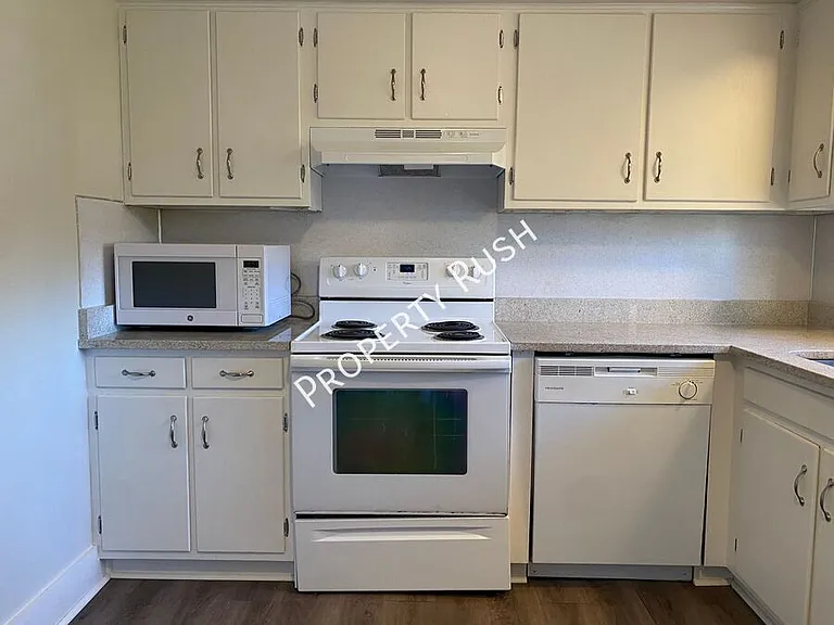 4727 Tessie Ln — Photo 6