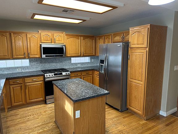 5th image of 8065 Dinsmore Dr