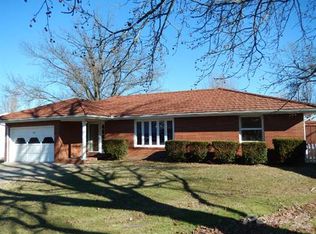 102 Peach Dr, Anna, IL 62906