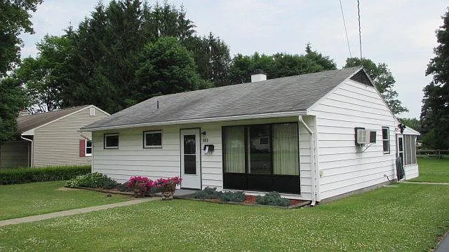 109 Windsor Rd photo 1