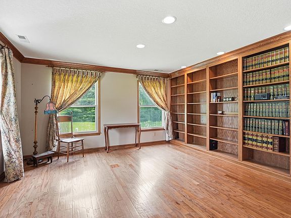 4th image of 4 Pinetree Rd