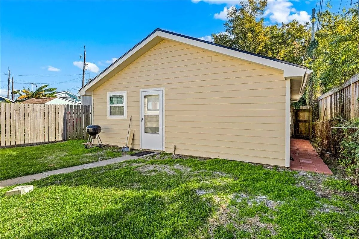 1 bed, 1.0 bath, 576 sqft, $1,300 — Photo 2
