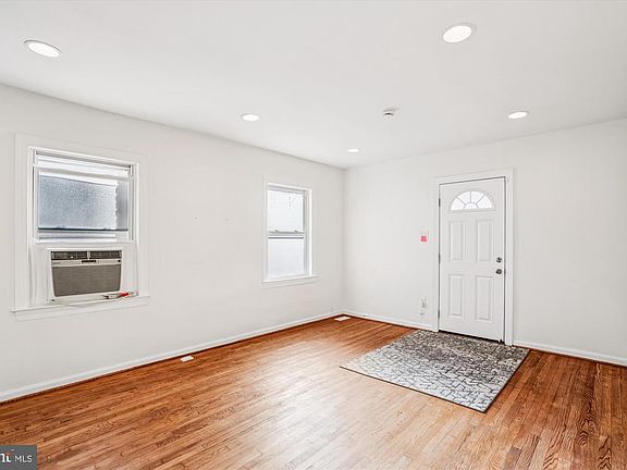 3rd image of 4214 Vine St