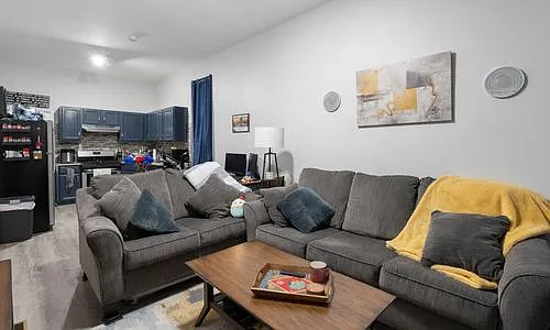 1337 W Huron St #1R Photo 1