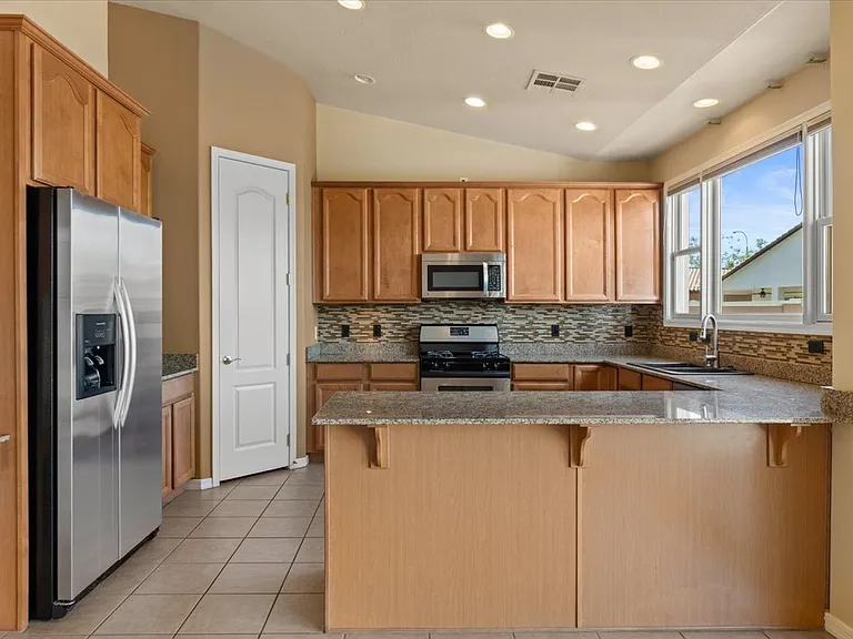 2435 E Desert Broom Pl — Photo 17