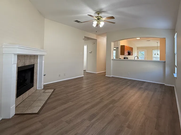 311 McCarthur Dr — Photo 2