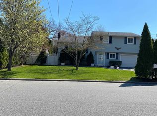 41 Holiday Park Dr, Centereach, NY 11720